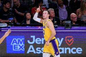 对比明显！湖人三分线外19中10 火箭多出手14次但仅多命中1球