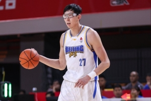 媒体人：周琦数据下滑与教练使用&减少背打有关 即便如此他仍可靠