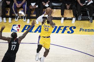 詹姆斯：我们没有时间等待 这对我们而言是一次不错的初步考验