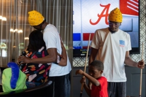 有大爱！赫伯特·琼斯邀请15个单亲家庭聚会 并赠予油钱和必需品