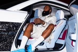 心情大好！哈登季后赛开门红后晒劳斯莱斯：嫁给比赛