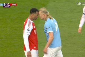 记者：若哈兰德顺势倒地，加布里埃尔将被红牌罚下