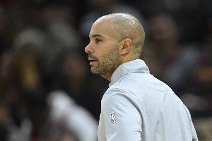 Shams：篮网与主帅费尔南德斯及整个教练组签下多年的续约合同