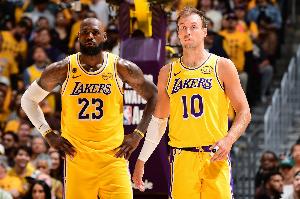 詹姆斯：肯纳德镇定自若出手及时 他也为我们担当控球手