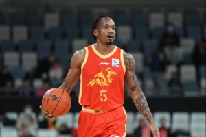 加时赛独得13分！小巴里·布朗30中12砍下38分6助5断 正负值+22