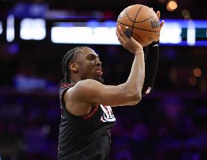 已然尽力~马克西抗压位输出 半场14中5得到14分5助攻&正负值-18