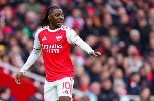 维埃拉：埃泽完全有能力创造进球机会，看到他被换下我感到遗憾