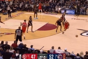 DPOY！莫布里防守造成英格拉姆掉球 莺歌摸球&没去救球酿成失误