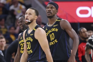 库里谈首次穿巴特勒球鞋：第一次穿非UA球鞋 想给巴特勒惊喜