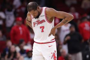 面对夹击不会出球！杜兰特9失误！上半场20分下半场仅3分