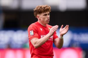 TA：皇马、巴萨关注奥萨苏纳边锋穆尼奥斯 皇马对他有回购条款