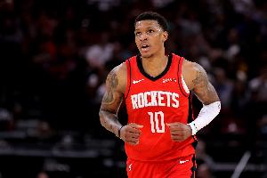 效率算高的！贾巴里·史密斯16投7中&三分7中3 拿到18分6板