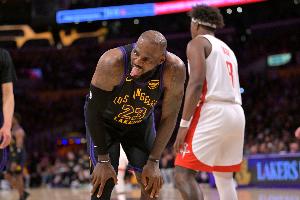 詹姆斯：我们严格执行了比赛计划 与火箭交手每场都会是激烈肉搏