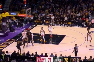 硬伤！范德比尔特被放空 但连续三分均失手