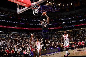 斯玛特：老詹总是最后离开球馆 这个年纪保持这个状态是有原因的