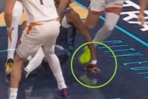 狠人！亚历山大手指90°外翻 最后坐替补席淡定喝水