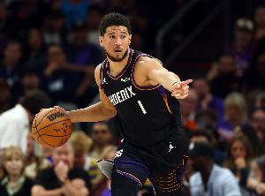 布克：G2至关重要 雷霆防守轮转补位很默契单打硬解根本赢不了球