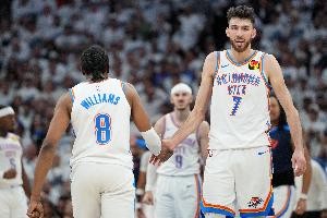 霍姆格伦：我们一直希望杰伦威和我们一起在场上打球 希望他没事