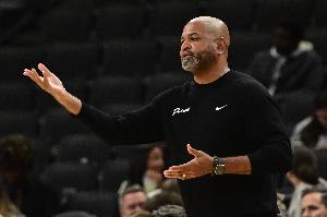 比克斯塔夫：当我们打出符合自己水平的防守 那会触发我们的一切