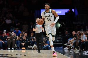 太阳播客节目主持人：字母哥绝对想来菲尼克斯 这里是他的首选！