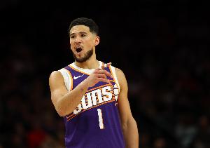 遭遇严防打得难受！布克14中7拿到22分7板4助1断 6次失误