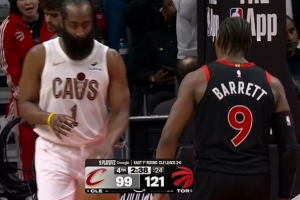 狂轰滥炸！巴雷特内外开花再拿5分 率猛龙领先21分杀死比赛