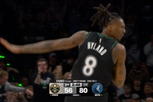 杀人诛心！海兰德弧顶超远三分球继续轰进 分差仍有24分