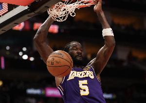 雷迪克：艾顿是系列赛前2战的关键人物 海斯表现也非常出色！