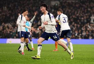 屯年轻中卫？跟队：利物浦满意后防深度，仍有意格雷等多位小将