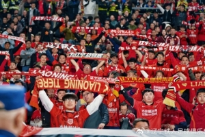 致敬最坚定的第12人，风雨同舟，相守相伴，每份热爱，皆为荣光