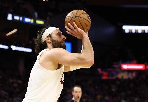 冬兵开火！斯特鲁斯半场7中4&三分6中3 贡献12分3板1助