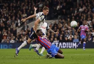 记者：曼联内部讨论过范德芬，目前尚未与热刺、球员方面接触