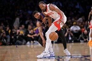 身边已经没有水花兄弟了！疯狂包夹让杜兰特痛不欲生但又无可奈何