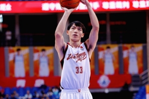 状态火热！吴前上半场出战6分45秒 三分6投4中轰下12分1篮板3助攻