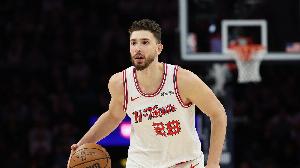 你们进攻端的问题就是投不进球这么简单？申京：是的