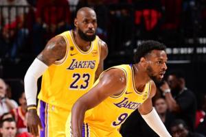 今天必须讨论正负值！布朗尼今日+4！他的父亲队友为0