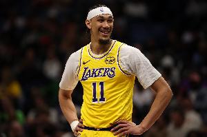 你是真滴棒！海斯半场各种吃饼一球不丢 9分钟拿9分1板1断！