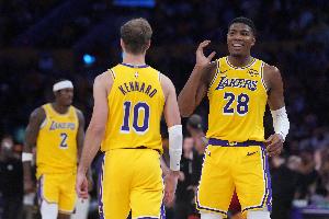 湖人上半场命中率57.5%&三分命中率61.5% 火箭命中率仅37.2%