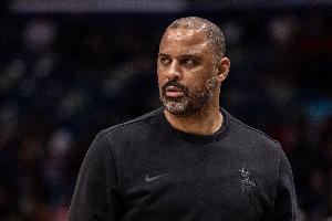 媒体人：湖人过于自如了 火箭防守有点懵拿谁都没办法