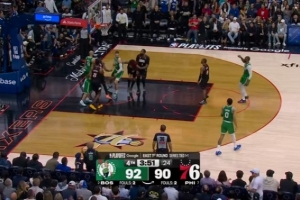 稳定军心！杰伦·布朗面对马克西连进两球打停76人