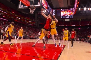 分差剩5分！谢泼德过掉八村塁上篮成功打成2+1