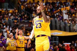 詹姆斯：季后赛只有我们缺少前二得分手 我们没有太大犯错空间