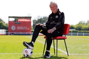 幽默！78岁霍奇森：为何接手布里斯托尔城？我怕热刺可能来找我