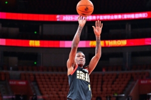 CBA官方：深圳外援史密斯当选本赛季第四期月度最佳国际球员