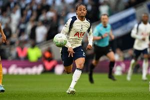 评论员：适应英超对抗需要时间，西蒙斯之前的表现确实不够好