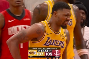 无处不在！斯玛特冲进内线 奋力补篮造成杀伤后2罚全中