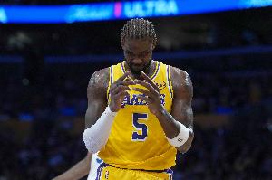 攻防没啥贡献！艾顿出战33分钟 3中1拿2分6板2助&出现3失误