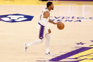 斯玛特系列赛场均20.3分8.3助3.7断1.7帽 抢断+盖帽数领跑联盟