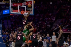 球已经下落了！埃奇库姆补防大帽塔图姆上篮被吹干扰球