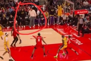 烂尾了~八村连续晃动申京&东契奇跟着摇头晃脑 可惜最后没投进